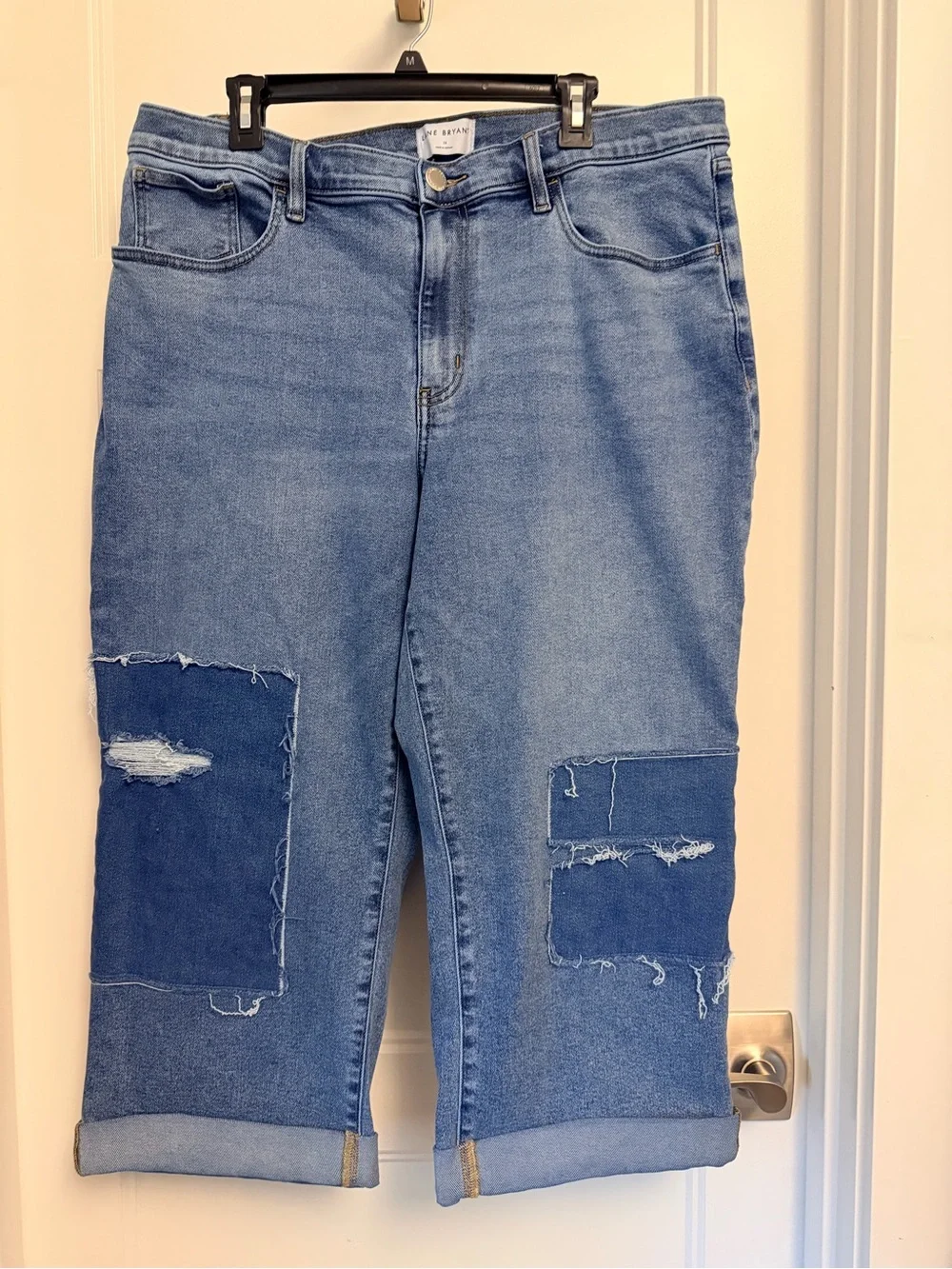 Women’s Light Blue Jeans Cropped and Cuffed with Patch Details